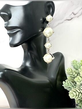 🤍Banana Republic Faux Pearl Dangle Earrings